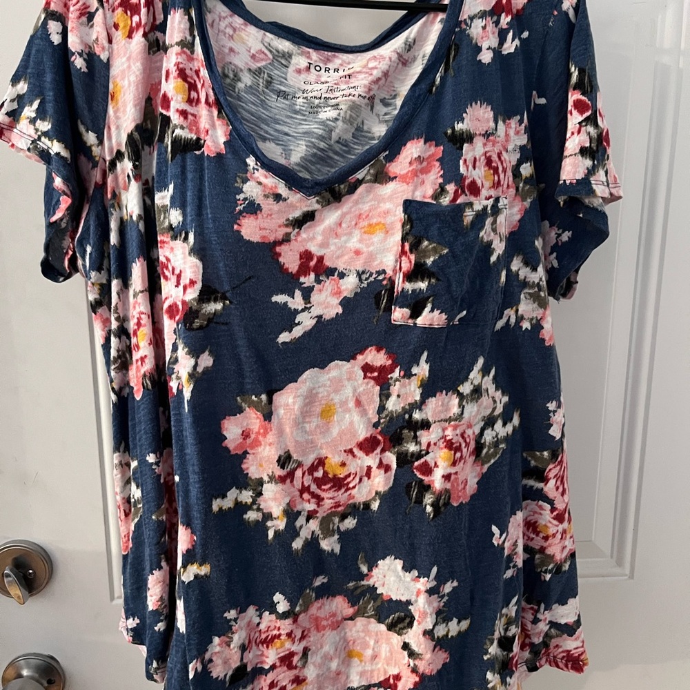 Torrid Blue and Pink Floral Short Sleeve Tee
